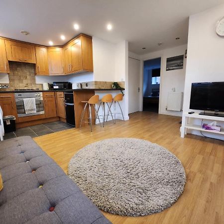 Entire Flat, Bright & Open With Own Entrance Daire Leeds  Dış mekan fotoğraf