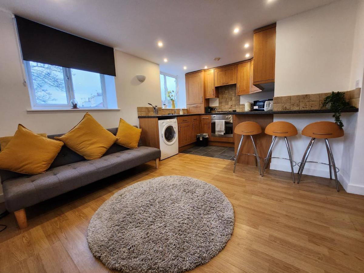 Entire Flat, Bright & Open With Own Entrance Daire Leeds  Dış mekan fotoğraf