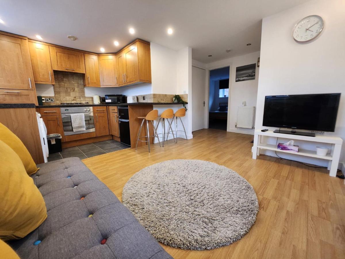Entire Flat, Bright & Open With Own Entrance Daire Leeds  Dış mekan fotoğraf