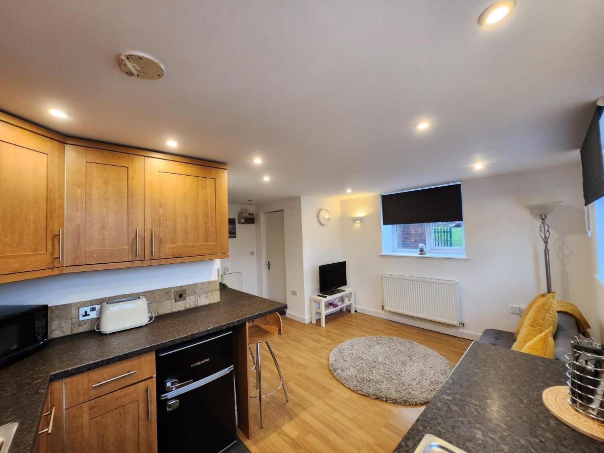Entire Flat, Bright & Open With Own Entrance Daire Leeds  Dış mekan fotoğraf