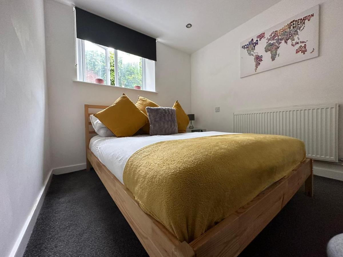 Entire Flat, Bright & Open With Own Entrance Daire Leeds  Dış mekan fotoğraf