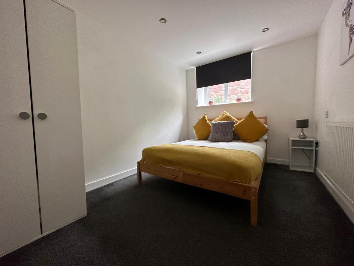 Entire Flat, Bright & Open With Own Entrance Daire Leeds  Dış mekan fotoğraf